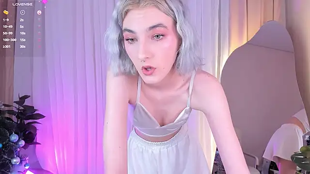 Snapshot of Mia_Cheers chatting on 12/15/24, 04:48 Mia Cheers online show from 12/15/24, 04:48