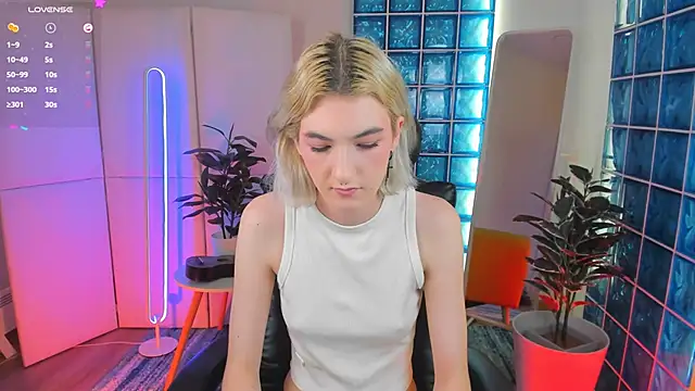 Snapshot of Mia_Cheers chatting on 01/29/25, 04:52 Mia Cheers online show from 01/29/25, 04:52