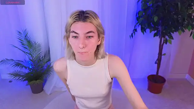 Snapshot of Mia_Cheers chatting on 02/06/25, 01:43 Mia Cheers online show from 02/06/25, 01:43