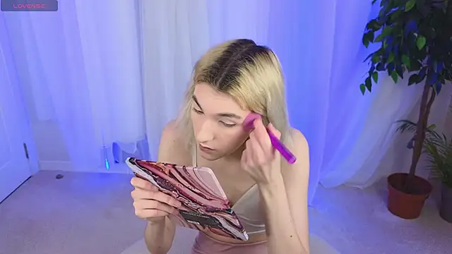 Snapshot of Mia_Cheers chatting on 02/26/25, 01:52 Mia Cheers online show from 02/26/25, 01:52