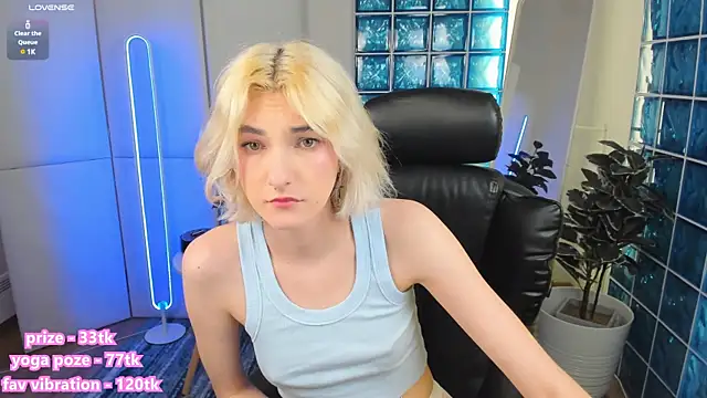 Snapshot of Mia_Cheers chatting on 03/20/25, 04:53 Mia Cheers online show from 03/20/25, 04:53