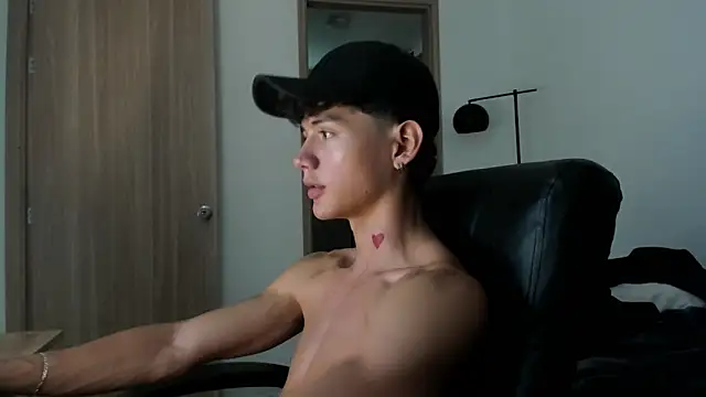 Snapshot of badboy_one_ chatting on 02/06/25, 10:00 badboy one online show from 02/06/25, 10:00