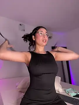 Snapshot of Hips_hannah chatting on 12/16/24, 03:40 Hips hannah online show from 12/16/24, 03:40