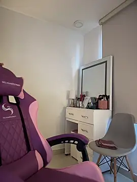 Snapshot of Hips_hannah chatting on 11/14/25, 08:51 Hips hannah online show from 11/14/25, 08:51