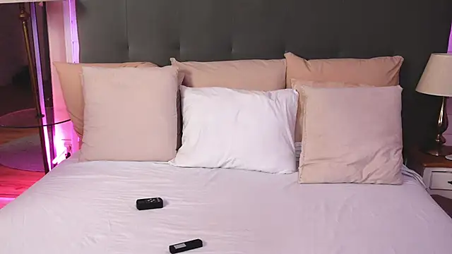 LinaReese online show from 10/02/25, 06:42