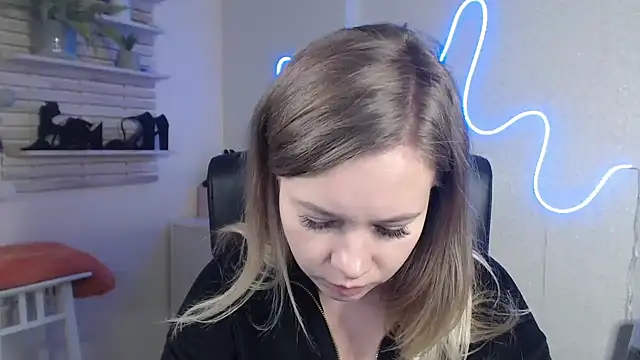 Snapshot of holly_xglam chatting on 12/16/24, 10:40 holly xglam online show from 12/16/24, 10:40