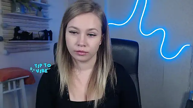 Snapshot of holly_xglam chatting on 12/23/24, 10:21 holly xglam online show from 12/23/24, 10:21