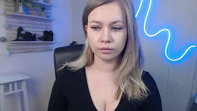 Snapshot of holly_xglam chatting on 01/03/25, 10:52 holly xglam online show from 01/03/25, 10:52