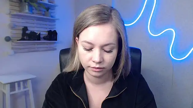 Snapshot of holly_xglam chatting on 01/08/25, 07:24 holly xglam online show from 01/08/25, 07:24