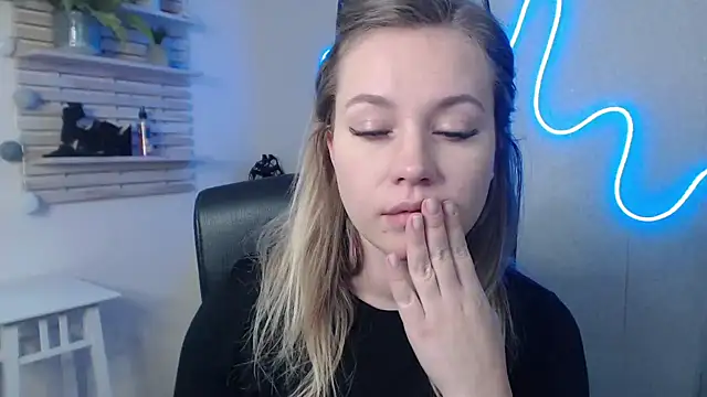 Snapshot of holly_xglam chatting on 01/09/25, 09:16 holly xglam online show from 01/09/25, 09:16