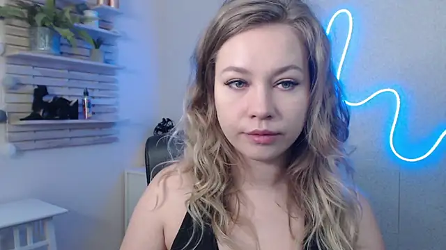 Snapshot of holly_xglam chatting on 01/13/25, 03:23 holly xglam online show from 01/13/25, 03:23