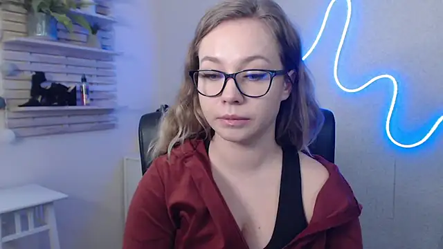 Snapshot of holly_xglam chatting on 01/13/25, 06:27 holly xglam online show from 01/13/25, 06:27