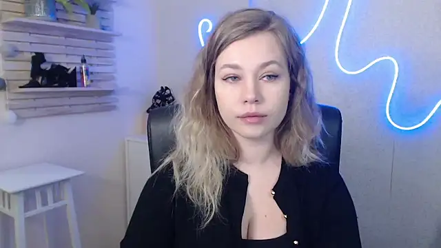 Snapshot of holly_xglam chatting on 01/14/25, 03:11 holly xglam online show from 01/14/25, 03:11