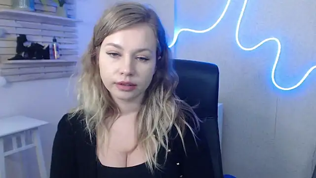 Snapshot of holly_xglam chatting on 01/14/25, 09:13 holly xglam online show from 01/14/25, 09:13