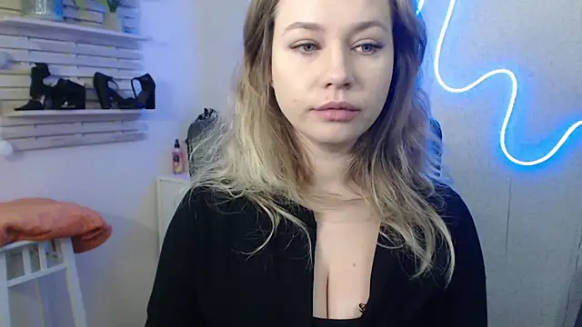 Snapshot of holly_xglam chatting on 01/15/25, 04:15 holly xglam online show from 01/15/25, 04:15