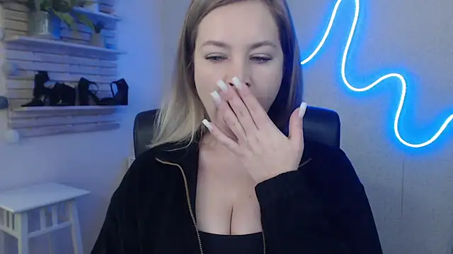 Snapshot of holly_xglam chatting on 01/17/25, 06:26 holly xglam online show from 01/17/25, 06:26