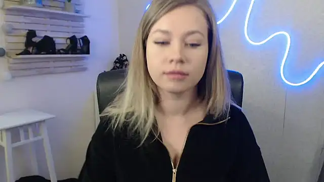 Snapshot of holly_xglam chatting on 01/24/25, 06:24 holly xglam online show from 01/24/25, 06:24