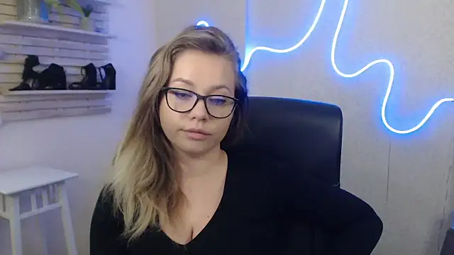 Snapshot of holly_xglam chatting on 01/29/25, 08:51 holly xglam online show from 01/29/25, 08:51