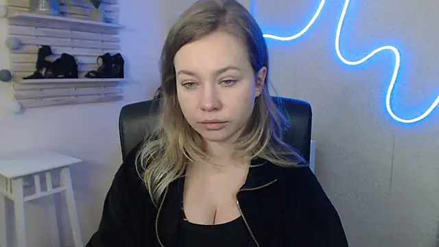 holly xglam online show from 02/05/25, 06:13