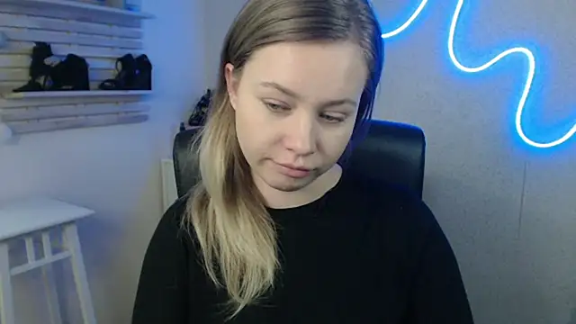 Snapshot of holly_xglam chatting on 02/10/25, 07:47 holly xglam online show from 02/10/25, 07:47