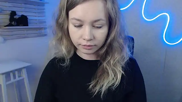 Snapshot of holly_xglam chatting on 02/11/25, 04:33 holly xglam online show from 02/11/25, 04:33