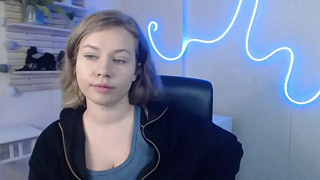 Snapshot of holly_xglam chatting on 02/13/25, 04:32 holly xglam online show from 02/13/25, 04:32