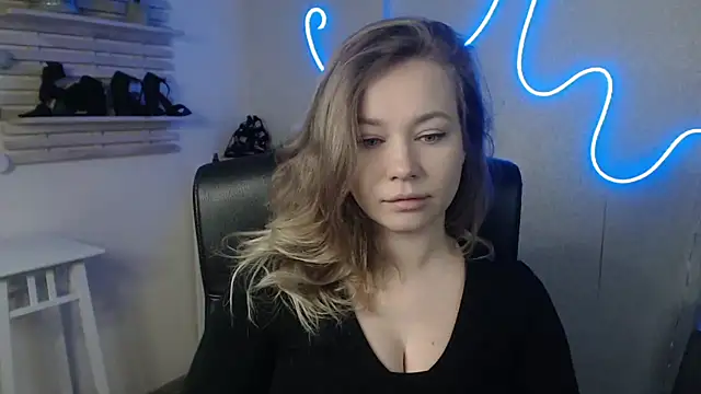 holly xglam online show from 02/19/25, 01:18