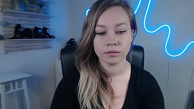 Snapshot of holly_xglam chatting on 02/24/25, 12:20 holly xglam online show from 02/24/25, 12:20