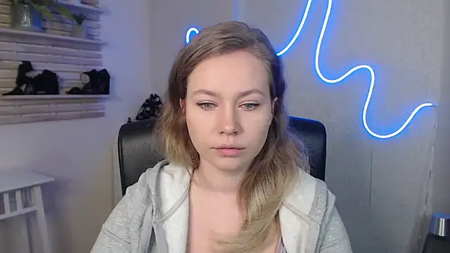 Snapshot of holly_xglam chatting on 03/06/25, 12:54 holly xglam online show from 03/06/25, 12:54