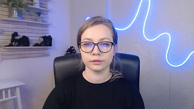 Snapshot of holly_xglam chatting on 03/07/25, 12:58 holly xglam online show from 03/07/25, 12:58