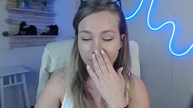 Snapshot of holly_xglam chatting on 03/12/25, 06:29 holly xglam online show from 03/12/25, 06:29