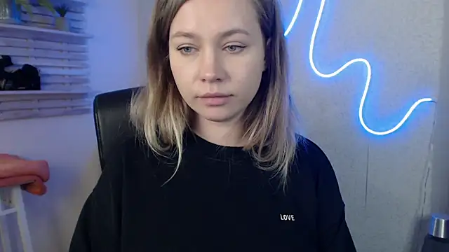 Snapshot of holly_xglam chatting on 03/20/25, 03:23 holly xglam online show from 03/20/25, 03:23