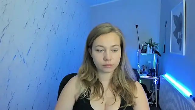 Snapshot of holly_xglam chatting on 09/22/25, 05:04 holly xglam online show from 09/22/25, 05:04