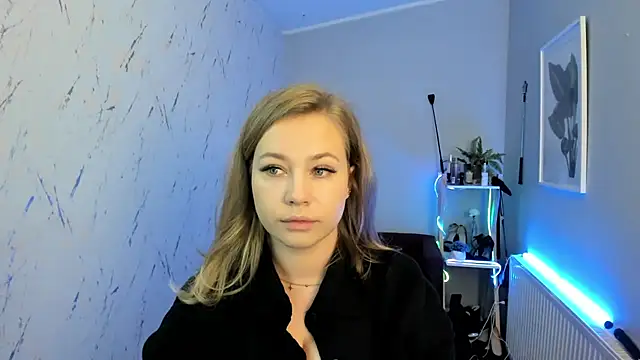 Snapshot of holly_xglam chatting on 09/29/25, 04:56 holly xglam online show from 09/29/25, 04:56