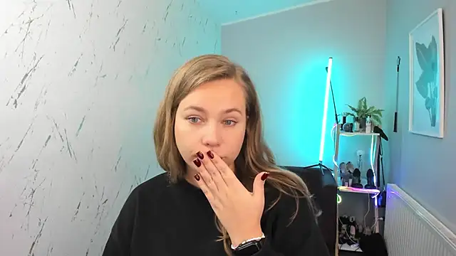 Snapshot of holly_xglam chatting on 10/06/25, 04:59 holly xglam online show from 10/06/25, 04:59