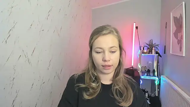 Snapshot of holly_xglam chatting on 10/07/25, 06:27 holly xglam online show from 10/07/25, 06:27