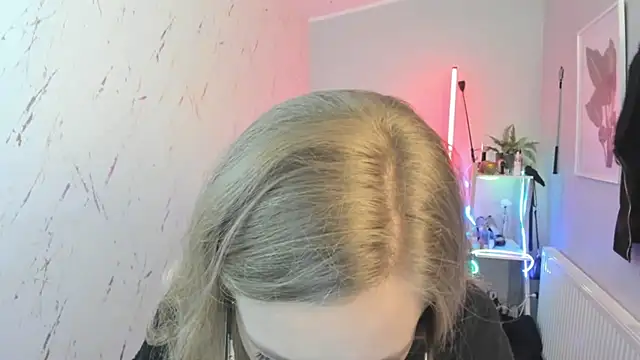 holly xglam online show from 10/08/25, 05:10