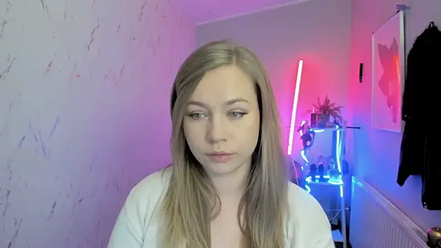 Snapshot of holly_xglam chatting on 11/20/25, 08:52 holly xglam online show from 11/20/25, 08:52