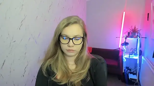 Snapshot of holly_xglam chatting on 12/05/25, 07:21 holly xglam online show from 12/05/25, 07:21