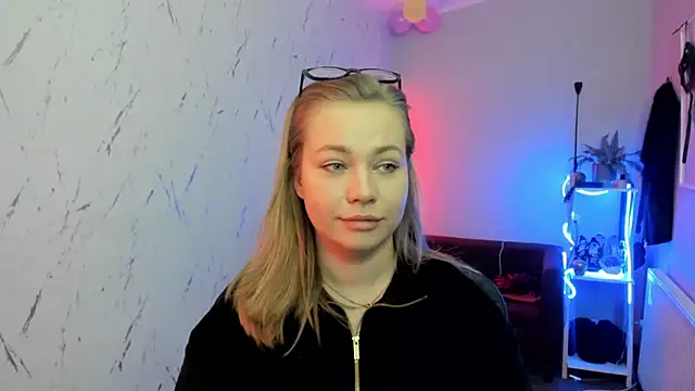 holly xglam online show from 02/03/26, 08:25