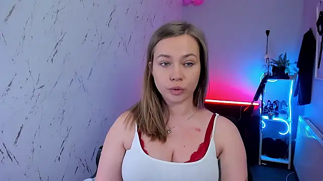 holly xglam online show from 03/10/26, 07:19