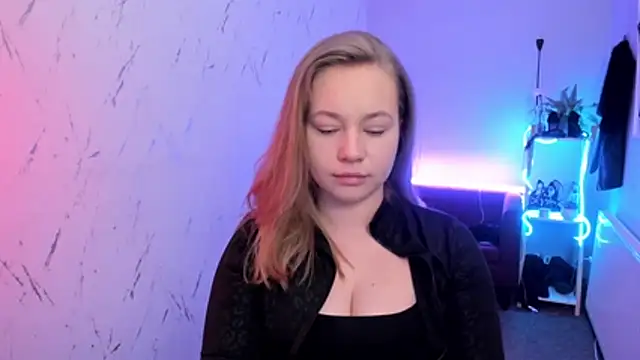 holly xglam online show from 04/11/26, 06:12