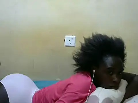 Snapshot of sweet_lily2 chatting on 02/19/25, 11:14 sweet lily2 online show from 02/19/25, 11:14