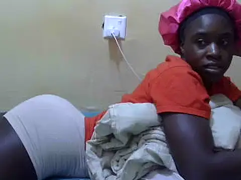 Snapshot of sweet_lily2 chatting on 03/19/25, 01:21 sweet lily2 online show from 03/19/25, 01:21