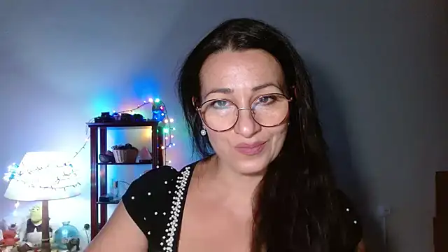 Snapshot of KeisyNeonX chatting on 11/18/25, 08:35 KeisyNeonX online show from 11/18/25, 08:35