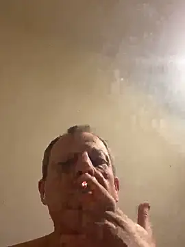 Snapshot of chubbybear2cum chatting on 10/13/25, 11:49 chubbybear2cum online show from 10/13/25, 11:49