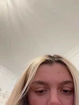 IrishTeenBarbie69 online show from 04/12/26, 01:49