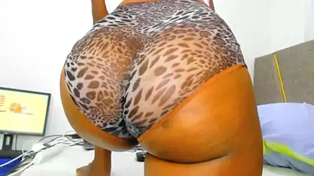 Snapshot of Natasha_Spencer chatting on 11/27/25, 10:45 Natasha Spencer online show from 11/27/25, 10:45