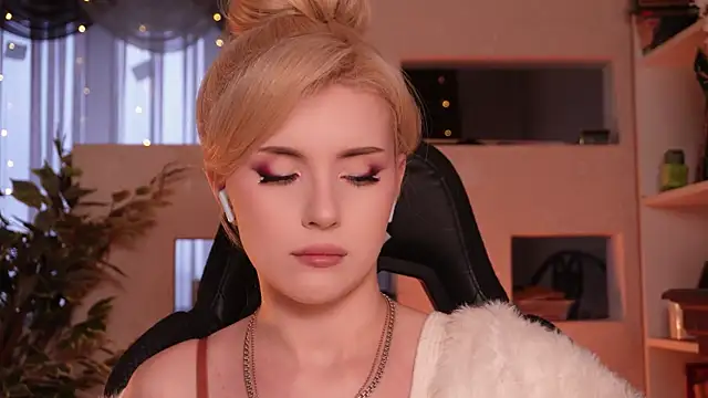 Chriss Fox online show from 04/09/26, 03:39