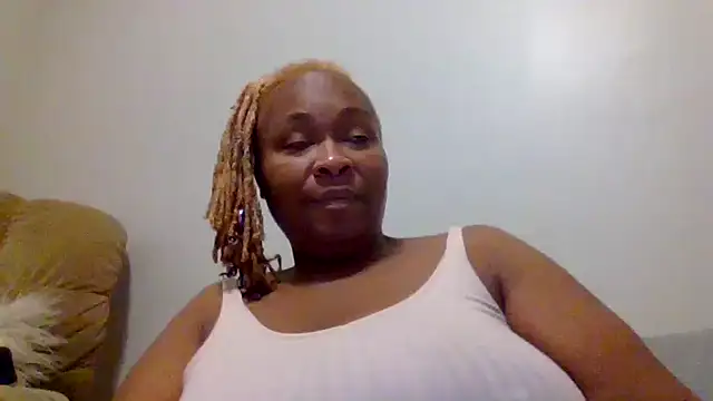 Snapshot of AllLeggs chatting on 12/16/24, 09:46 AllLeggs online show from 12/16/24, 09:46